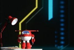 走在科技前沿 機(jī)器人時(shí)代到來 樂高奧飛動(dòng)作頻頻